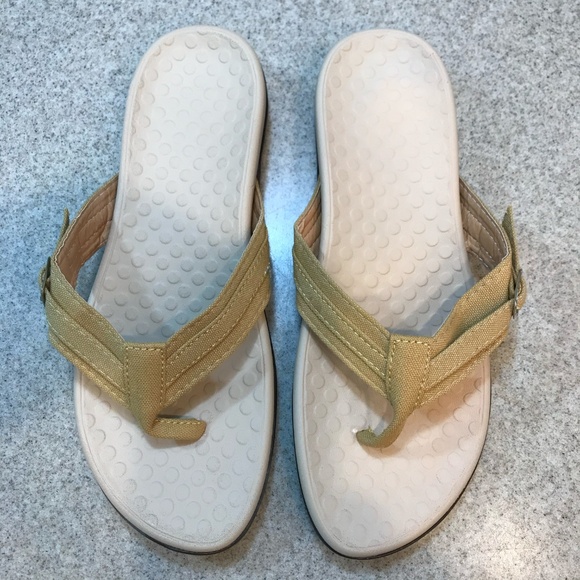 Beige Sandals NEW never Worn Size 39 Comfortable - Picture 2 of 4